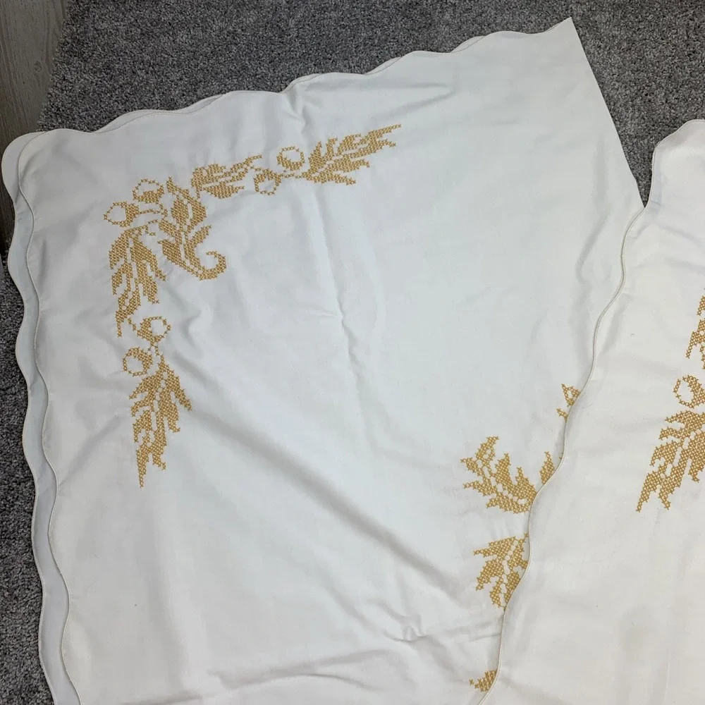 VTG Hand Embroidered Cross Stitch Tablecloth + 12 Napkins MCM Granny Core 106x59
